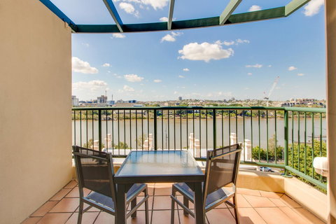 Central Cosmo Apartment Hotel - Accommodation Burleigh 24