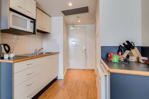 Central Cosmo Apartment Hotel - Accommodation Burleigh 18