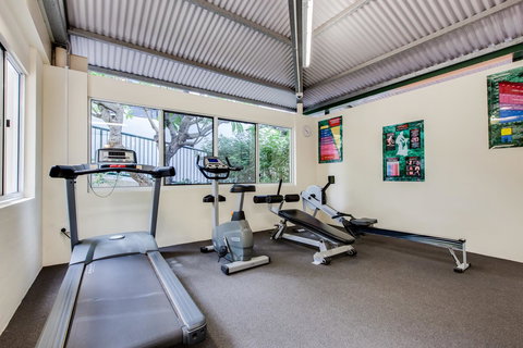 Central Cosmo Apartment Hotel - Accommodation Burleigh 23