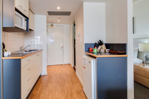 Central Cosmo Apartment Hotel - Accommodation Burleigh 26
