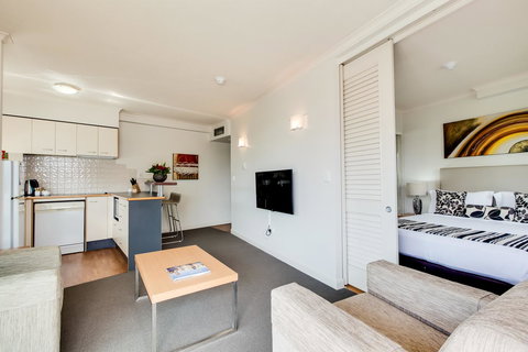 Central Cosmo Apartment Hotel - Accommodation Burleigh 29
