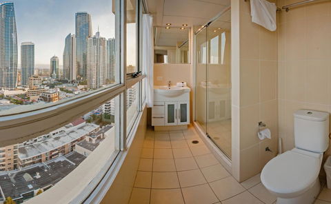 Chateau Beachside Resort - Accommodation Burleigh 30
