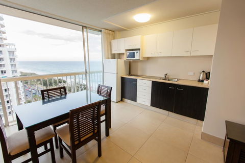 Chateau Beachside Resort - Accommodation Burleigh 18