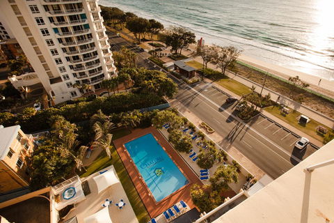 Chateau Beachside Resort - Accommodation Burleigh 2