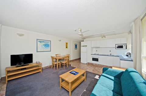Chateau Beachside Resort - Accommodation Burleigh 24