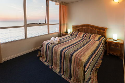 Chateau Beachside Resort - Accommodation Burleigh 26