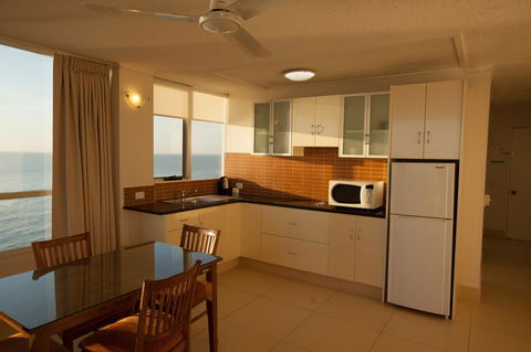 Chateau Beachside Resort - Accommodation Burleigh 19