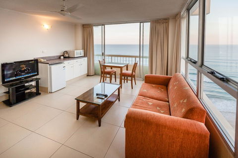 Chateau Beachside Resort - Accommodation Burleigh 23