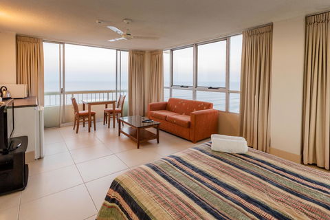 Chateau Beachside Resort - Accommodation Burleigh 20