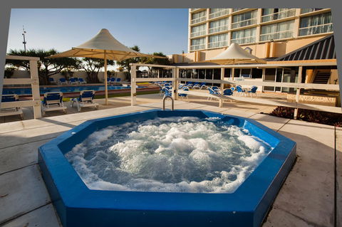 Chateau Beachside Resort - Accommodation Burleigh 1