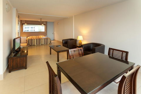 Chateau Beachside Resort - Accommodation Burleigh 14