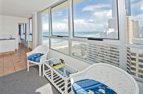 Chateau Beachside Resort - Accommodation Burleigh 11