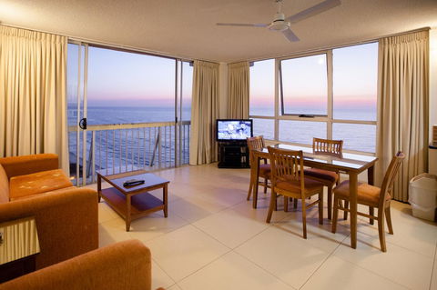 Chateau Beachside Resort - Accommodation Burleigh 21