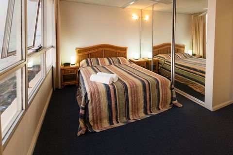 Chateau Beachside Resort - Accommodation Burleigh 29
