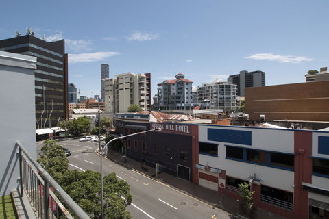 The Metropolitan Spring Hill - Accommodation Burleigh 27