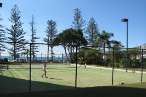 Burleigh Beach Tower - Accommodation Burleigh 10