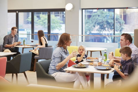 Holiday Inn Express Brisbane Central, An IHG Hotel - Accommodation Burleigh 7