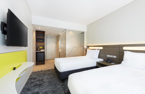 Holiday Inn Express Brisbane Central, An IHG Hotel - Accommodation Burleigh 1