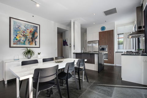 Ultra Broadbeach - Accommodation Burleigh 24