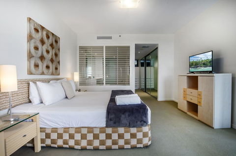 Ultra Broadbeach - Accommodation Burleigh 37