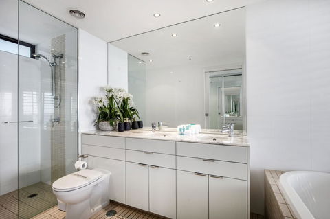 Ultra Broadbeach - Accommodation Burleigh 14