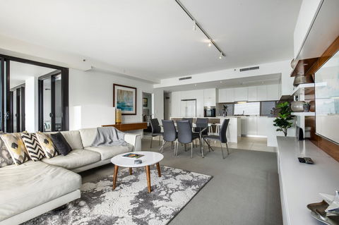 Ultra Broadbeach - Accommodation Burleigh 12