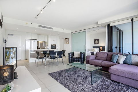 Ultra Broadbeach - Accommodation Burleigh 44