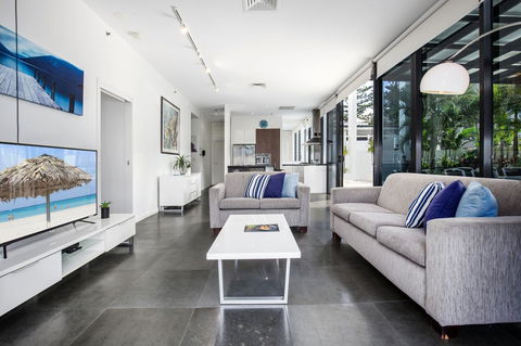 Ultra Broadbeach - Accommodation Burleigh 23