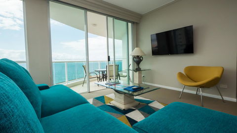 Pacific Views Resort - Accommodation Burleigh 36