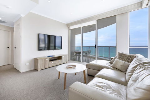 Pacific Views Resort - Accommodation Burleigh 5