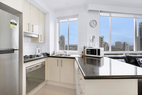Pacific Views Resort - Accommodation Burleigh 21