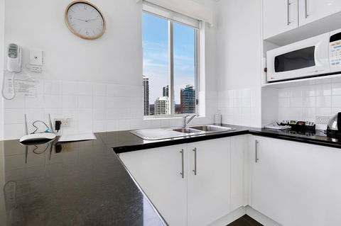 Pacific Views Resort - Accommodation Burleigh 23