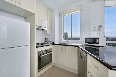 Pacific Views Resort - Accommodation Burleigh 30