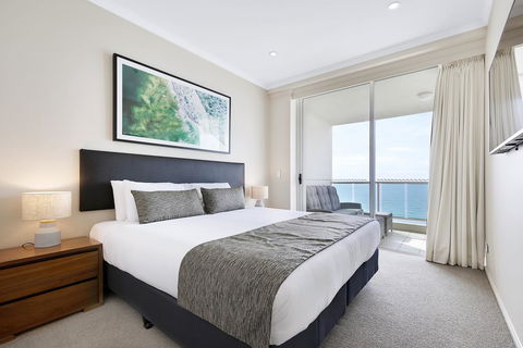 Pacific Views Resort - Accommodation Burleigh 2