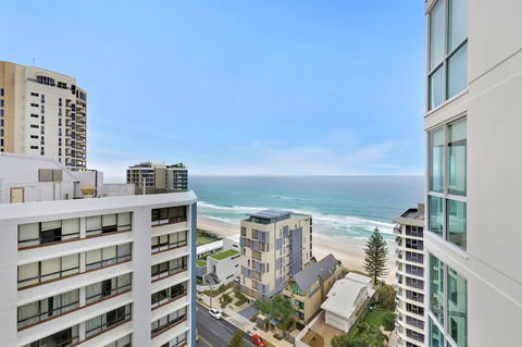 Pacific Views Resort - Accommodation Burleigh 25