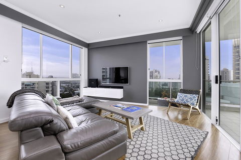 Pacific Views Resort - Accommodation Burleigh 11