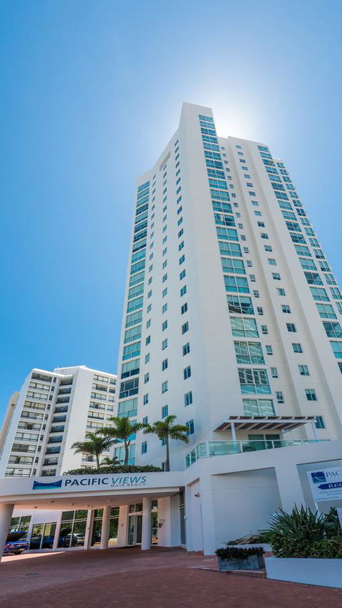 Pacific Views Resort - Accommodation Burleigh 35