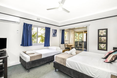 City Palms Brisbane - Accommodation Burleigh 24