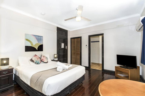 City Palms Brisbane - Accommodation Burleigh 28