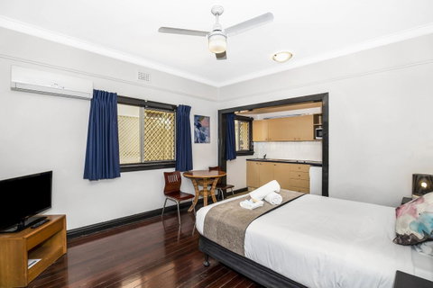 City Palms Brisbane - Accommodation Burleigh 4