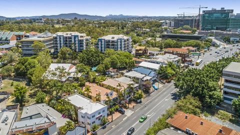 City Palms Brisbane - Accommodation Burleigh 1