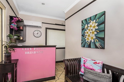 City Palms Brisbane - Accommodation Burleigh 6