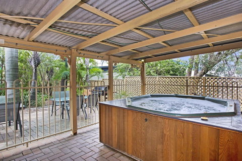 City Palms Brisbane - Accommodation Burleigh 33