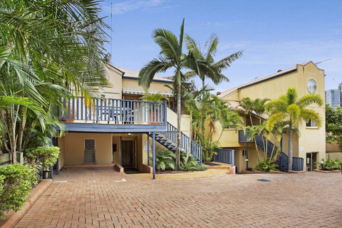 City Palms Brisbane - Accommodation Burleigh 31