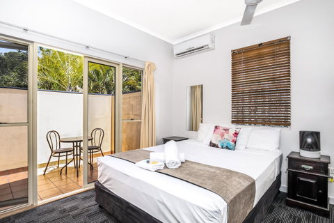 City Palms Brisbane - Accommodation Burleigh 2