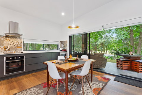 Bower 63 - Accommodation Burleigh 1
