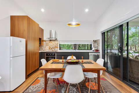 Bower 63 - Accommodation Burleigh 2