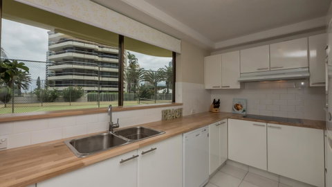 Norfolk Luxury Beachfront Apartments - Accommodation Burleigh 9