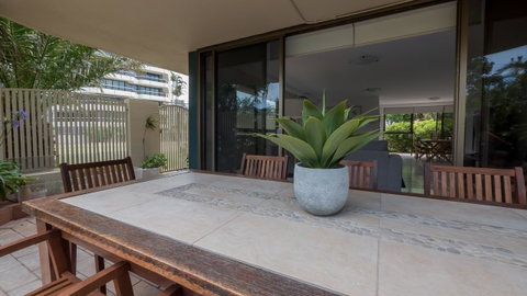 Norfolk Luxury Beachfront Apartments - Accommodation Burleigh 23