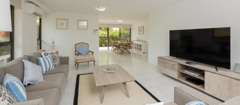 Norfolk Luxury Beachfront Apartments - Accommodation Burleigh 10